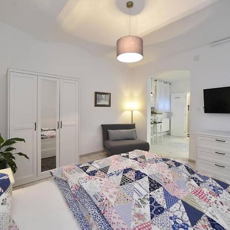 Petit Main Square Apartment Zagreb Luaran gambar