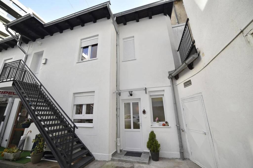 Petit Main Square Apartment Zagreb Luaran gambar