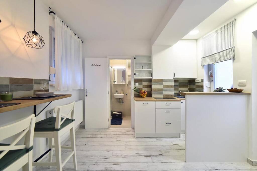 Petit Main Square Apartment Zagreb Luaran gambar